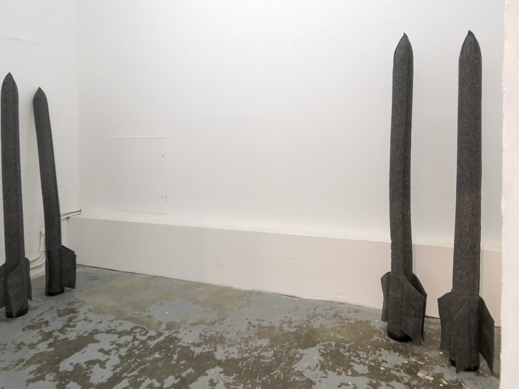 Quassam Raketen, 2009, Filz, 160 cm, Ø 10 cm