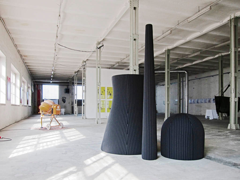 Große Vase mit Zubehör, 2013